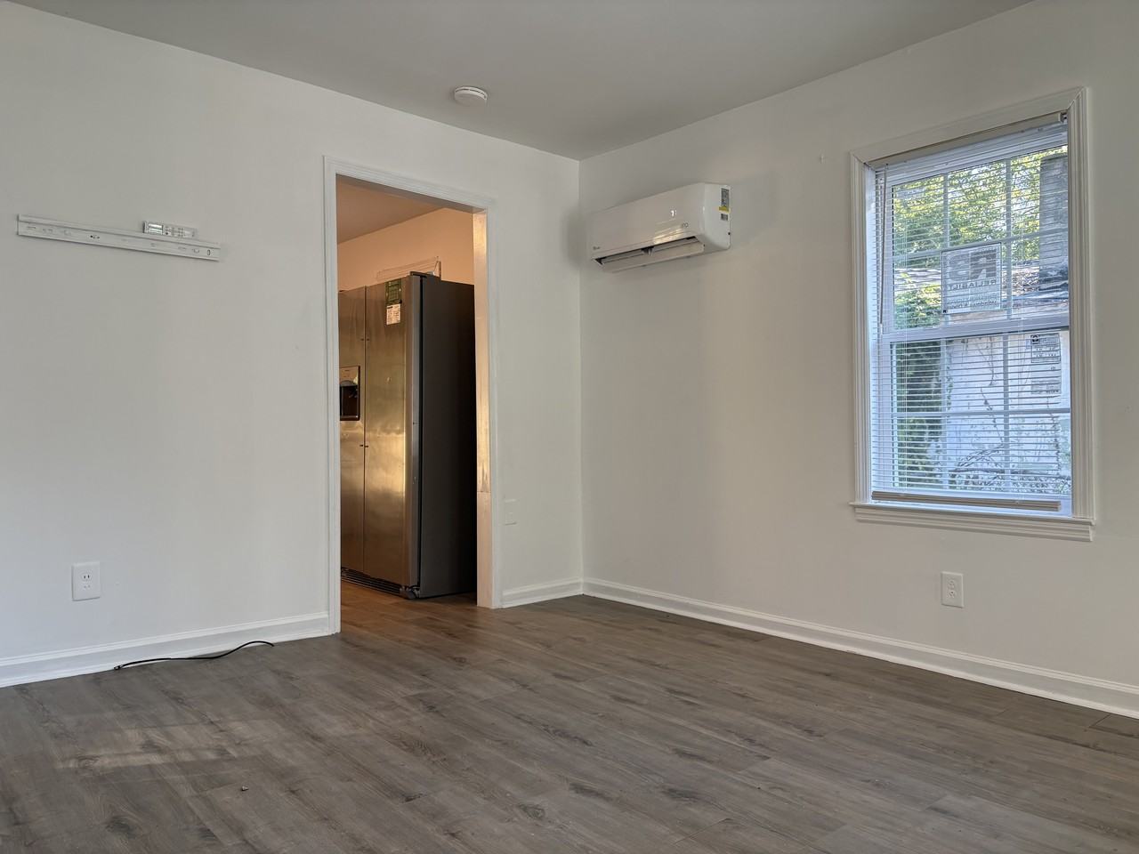 907 Gladstone St #1 - Photo 4 of 11