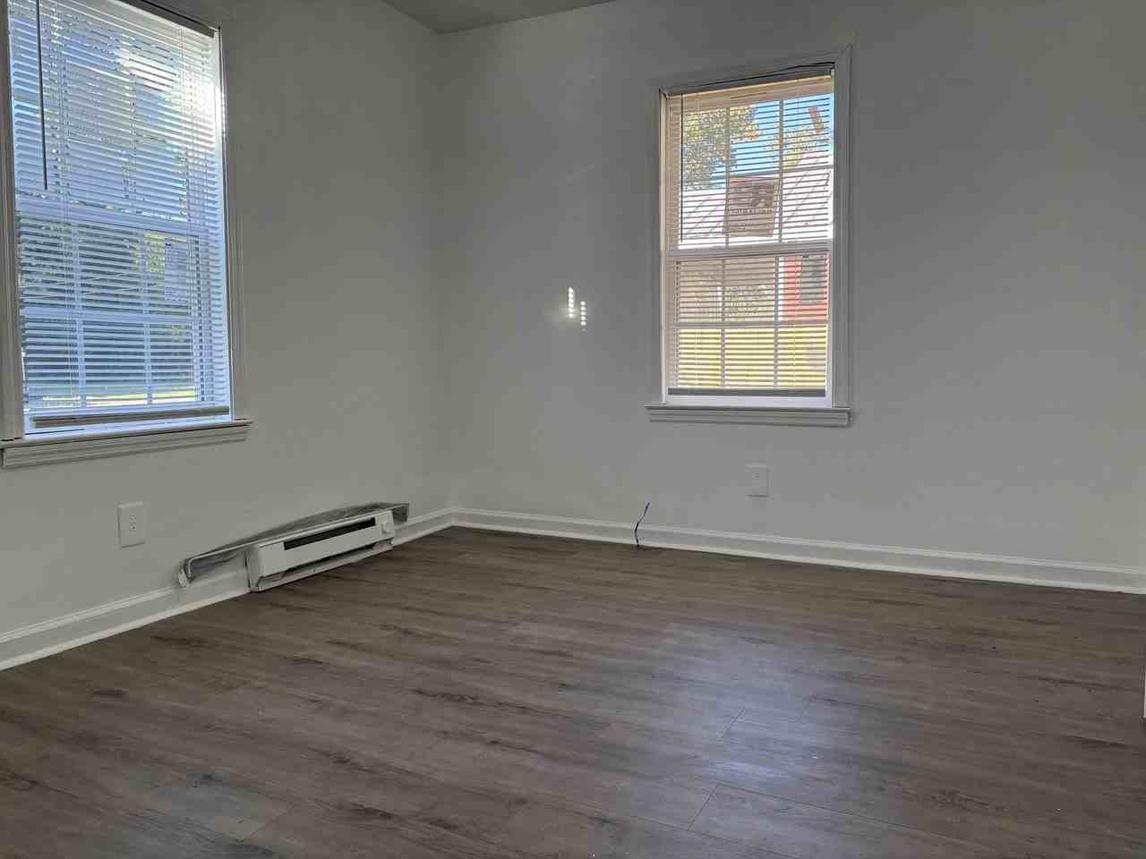 907 Gladstone St #1 - Photo 7 of 11