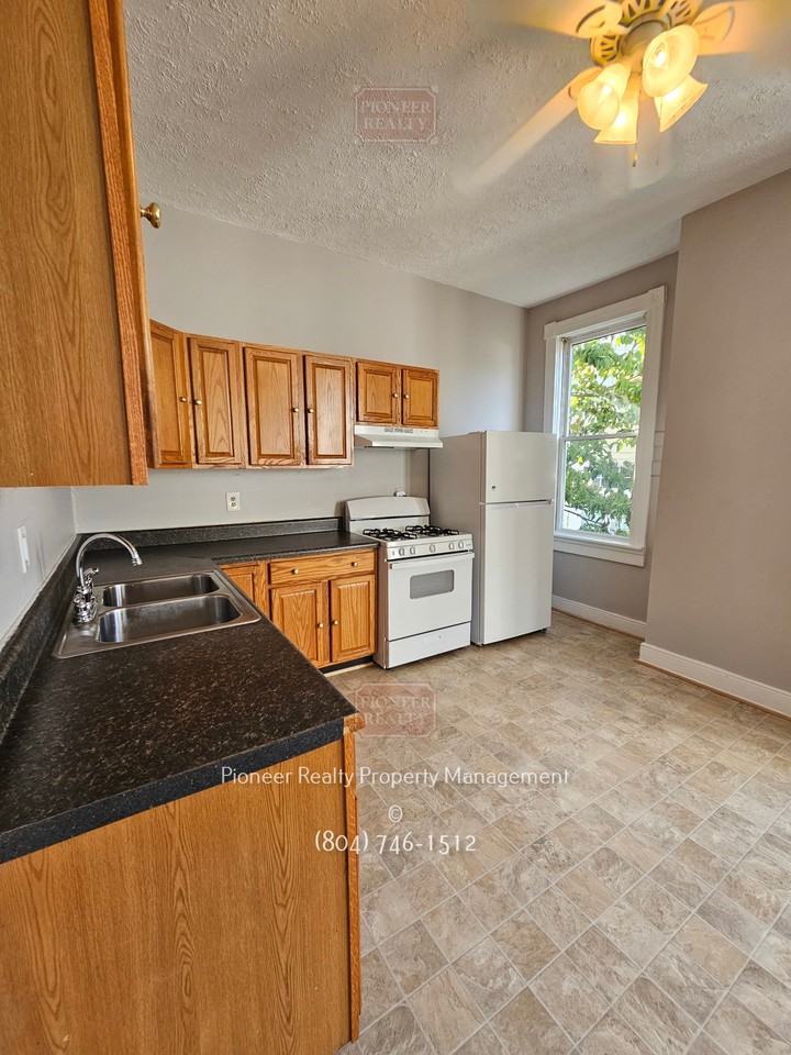 227 S Pine St #1 - Photo 6 of 41