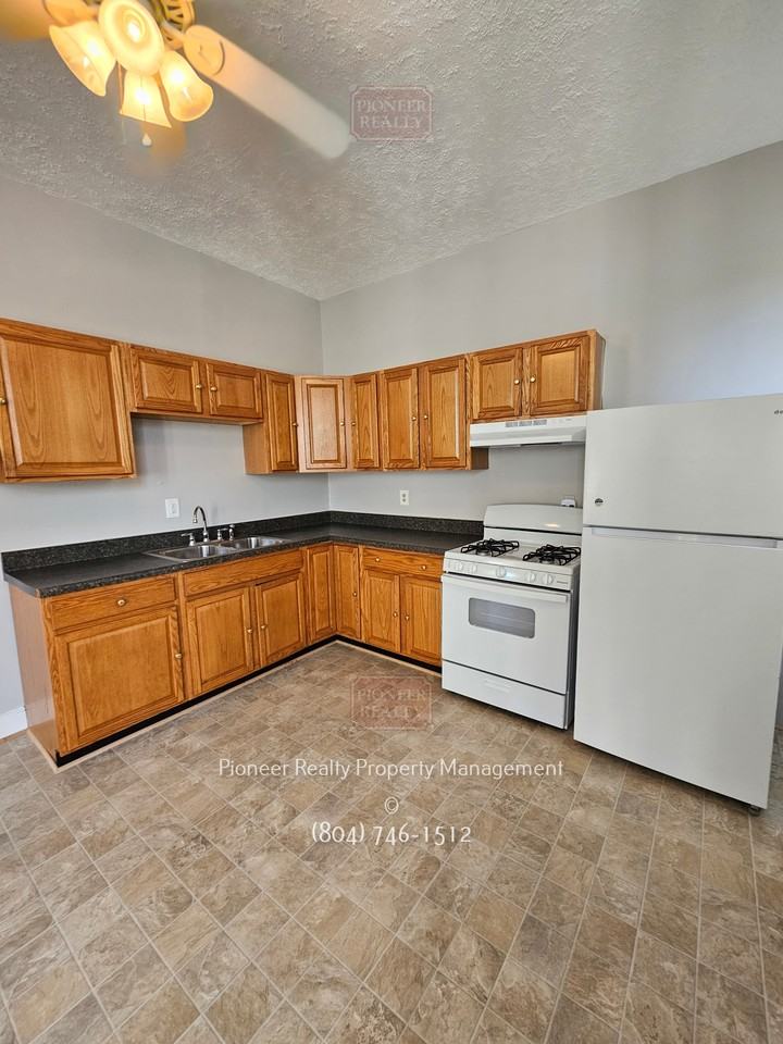 227 S Pine St #1 - Photo 7 of 41