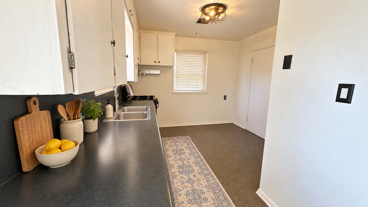 1304 Carlisle Ct #1 - Photo 4 of 10