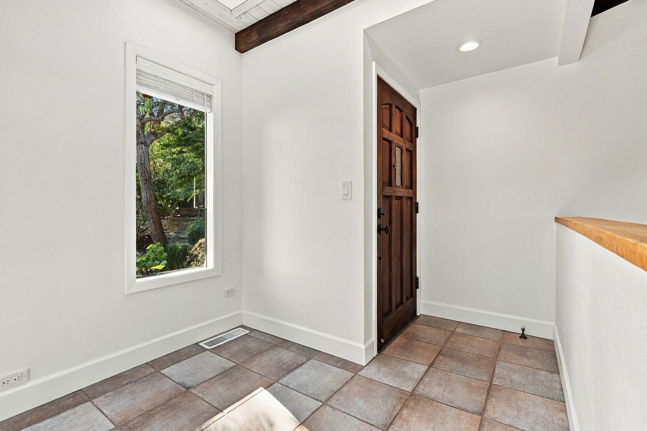 523 Live Oak Ln #0 - Photo 5 of 37