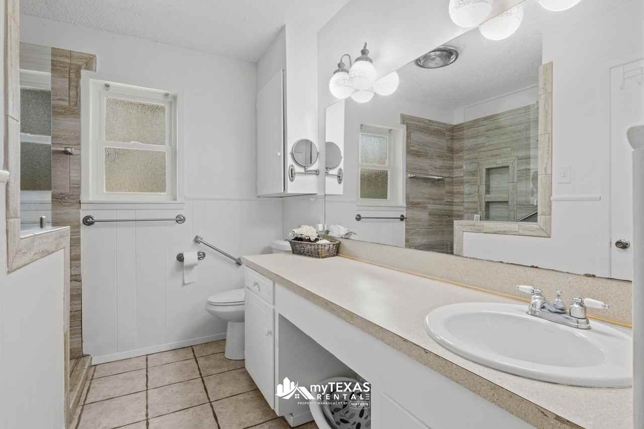 401 Hickory St #1 - Photo 6 of 10