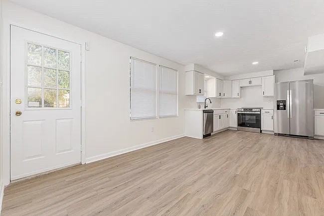 8915 Touchstone Ln - Photo 5 of 27