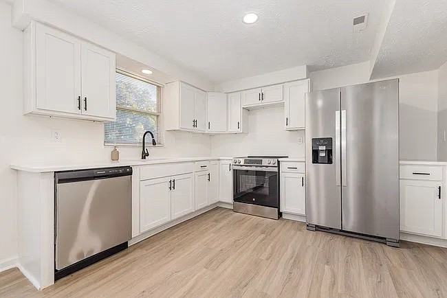 8915 Touchstone Ln - Photo 7 of 27