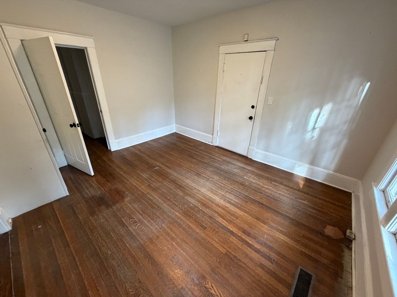 1606 Walker Ave - Photo 7 of 36
