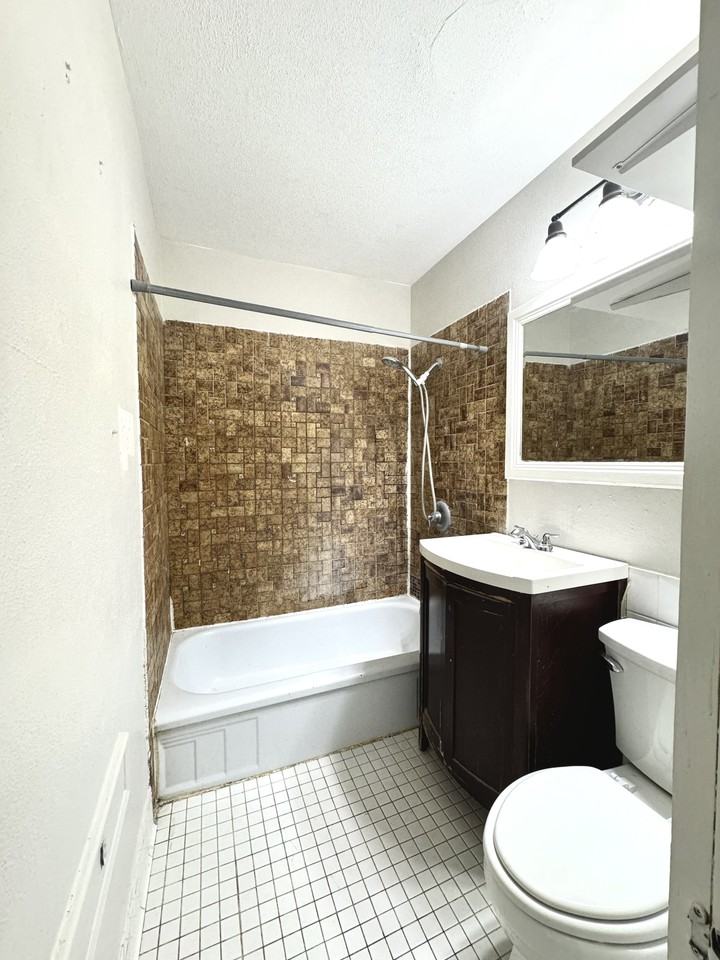 4628 Crockett St #1 - Photo 2 of 10