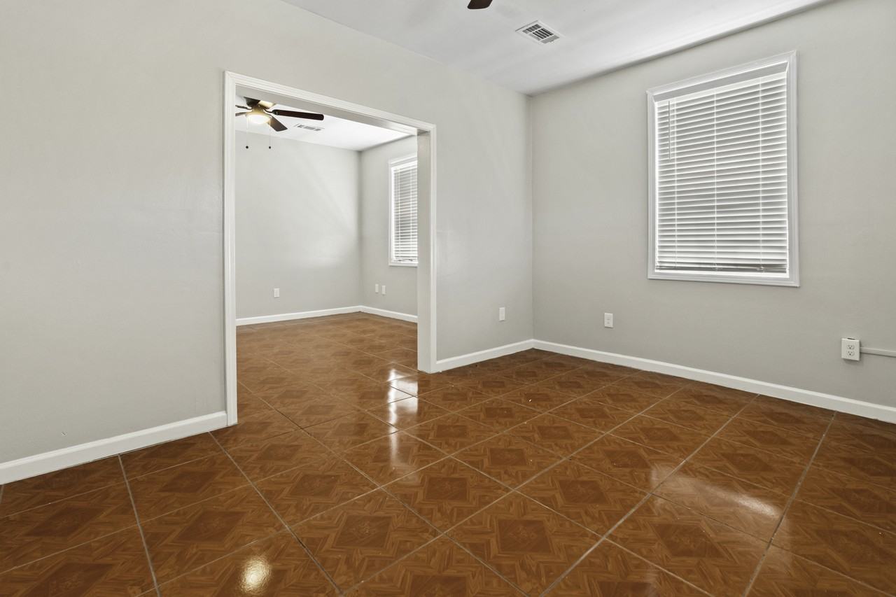 1531 France St #1 - Photo 4 of 15
