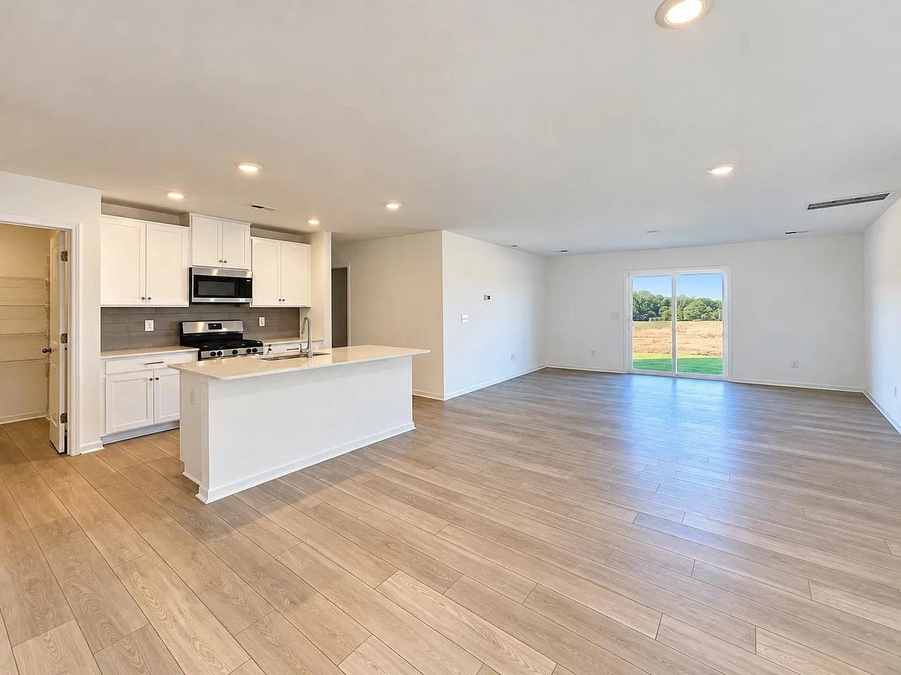 183 Crewe St #1 - Photo 5 of 27