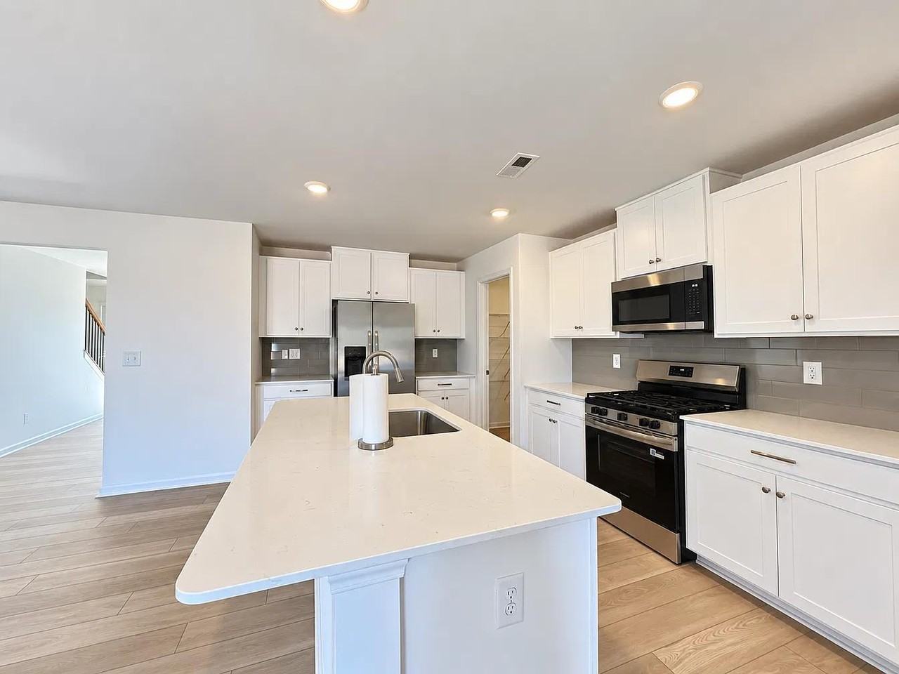 183 Crewe St #1 - Photo 7 of 27