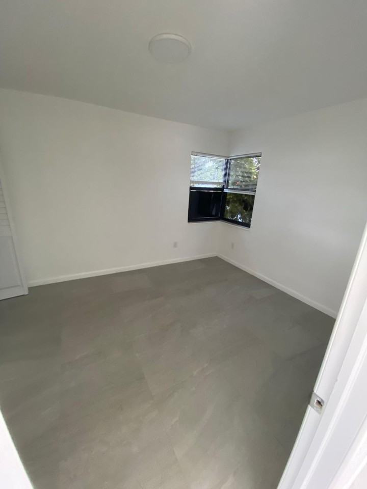 538 28th St #1 - Photo 3 of 13