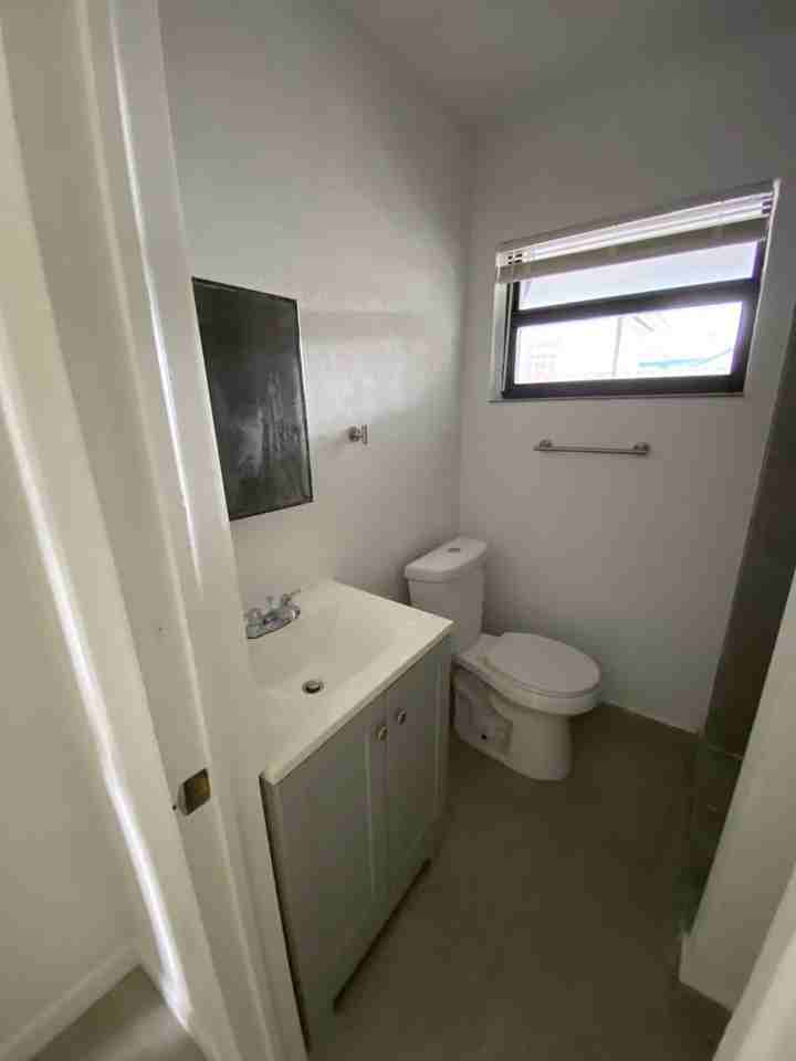 538 28th St #1 - Photo 5 of 13