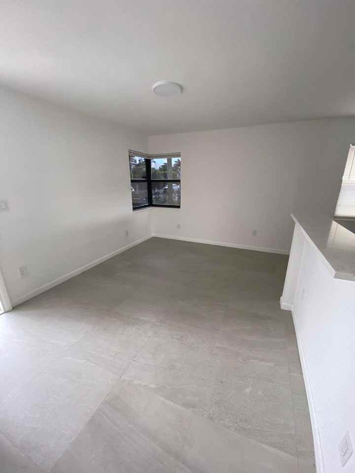 538 28th St #1 - Photo 6 of 13