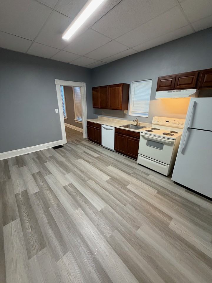515 E 19th St #1 - Photo 2 of 6