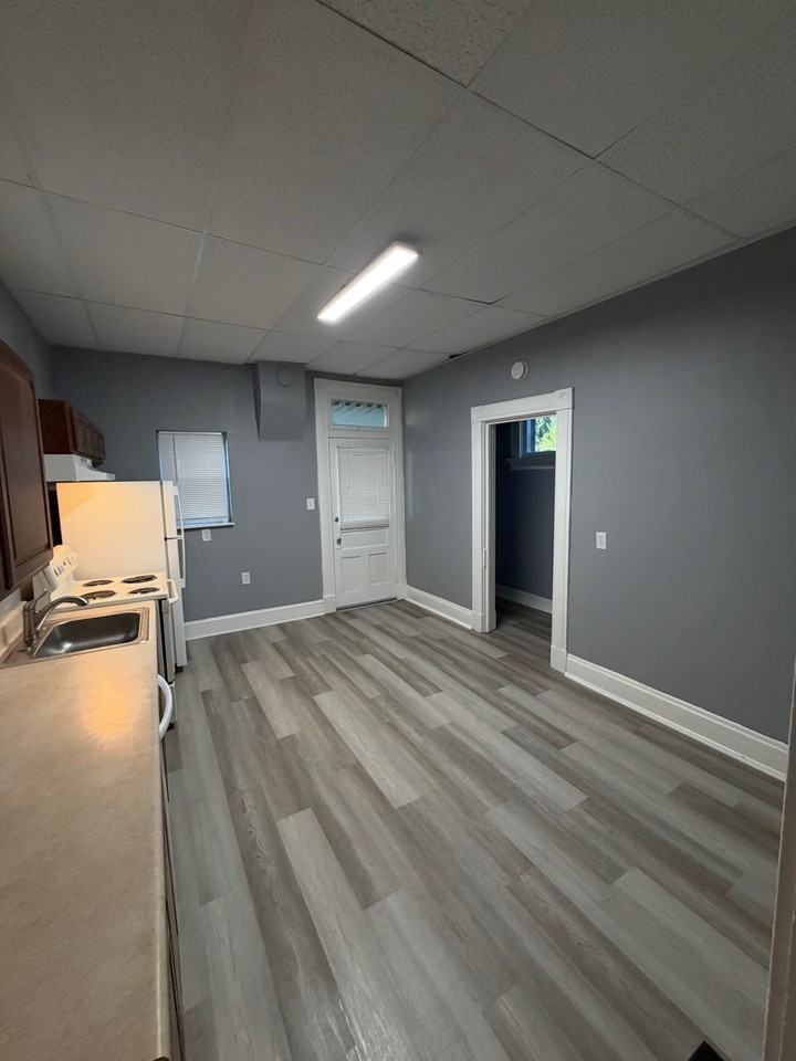 515 E 19th St #1 - Photo 3 of 6