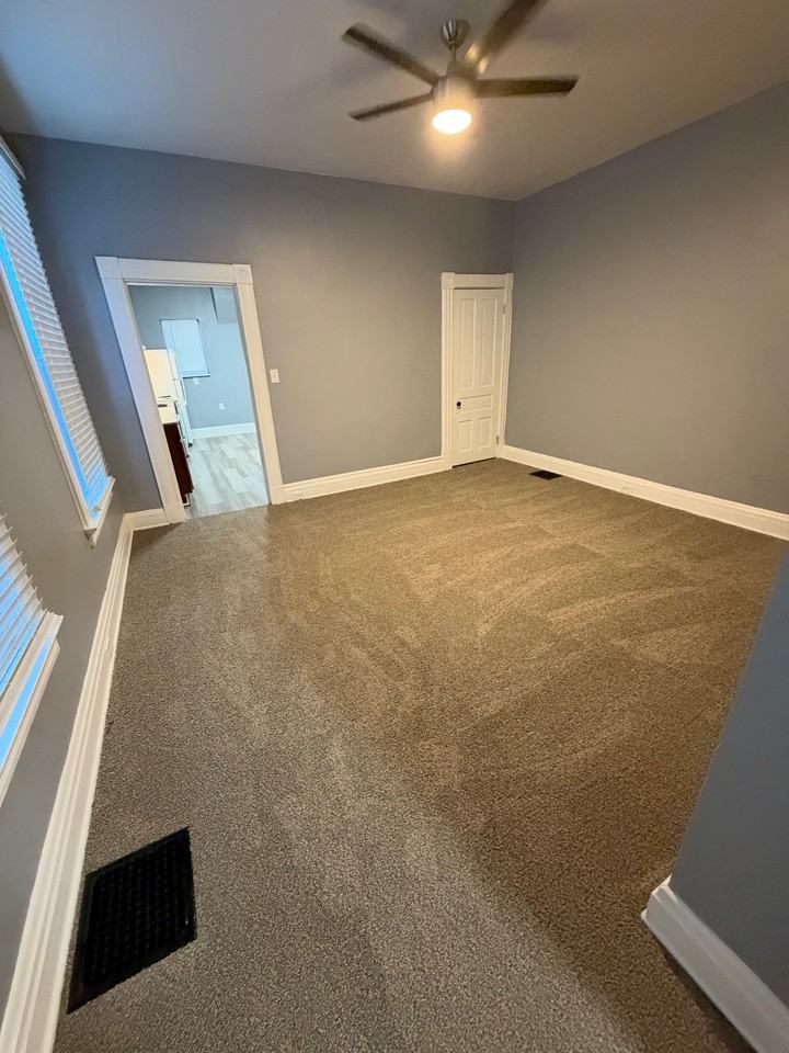 515 E 19th St #1 - Photo 4 of 6
