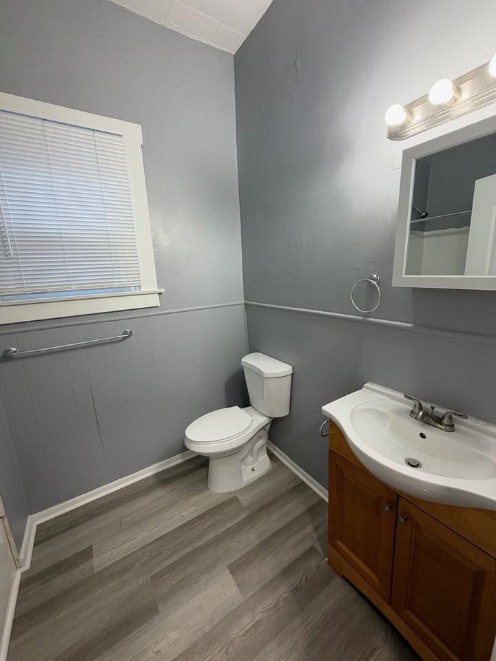 515 E 19th St #1 - Photo 5 of 6