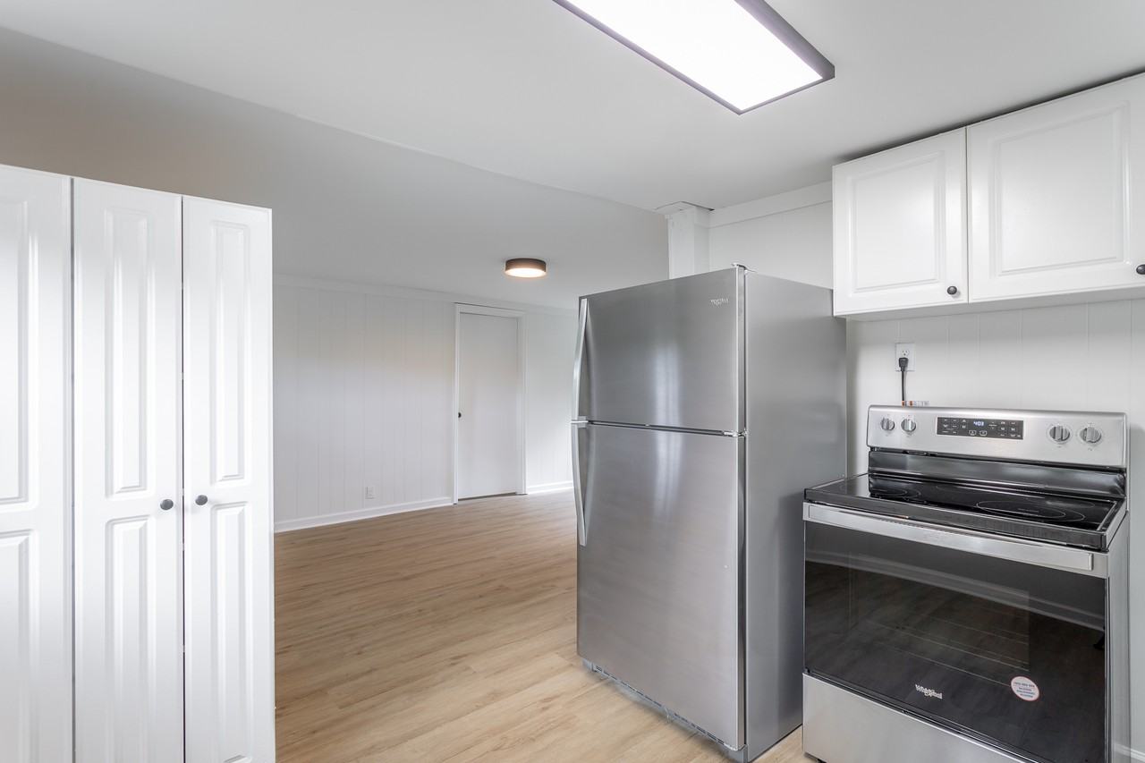 3405 6th Ave #2 - Photo 3 of 34