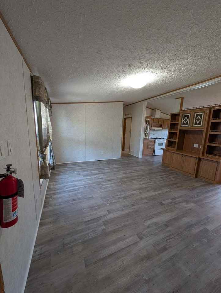 2741 Crab Tree St - Photo 2 of 19