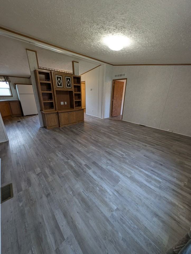 2741 Crab Tree St - Photo 3 of 19