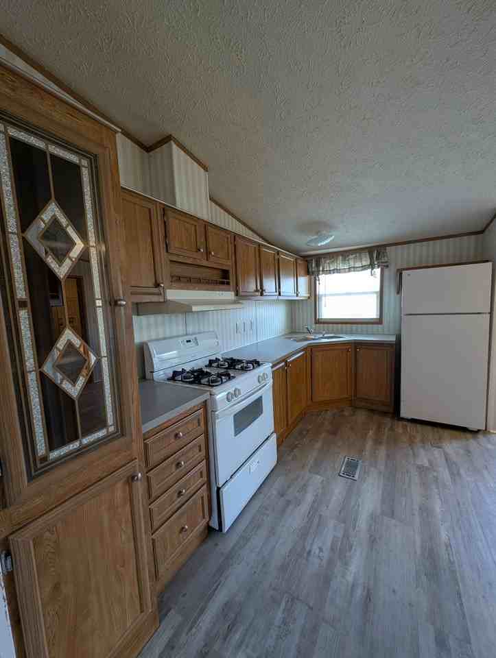 2741 Crab Tree St - Photo 6 of 19