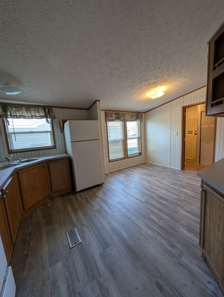 2741 Crab Tree St - Photo 7 of 19