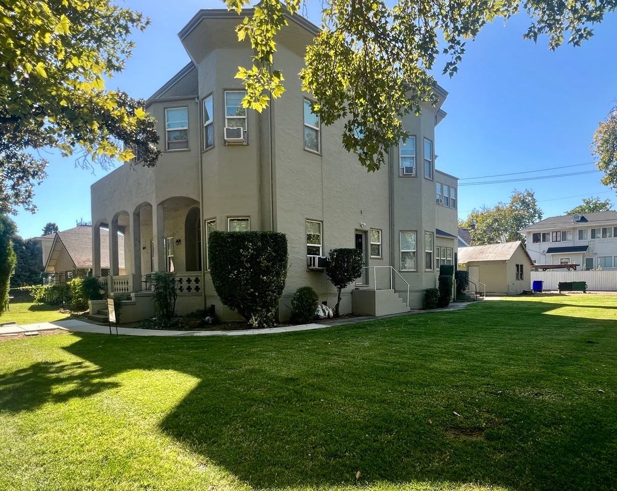 1051 Washington Street - Photo 4 of 14