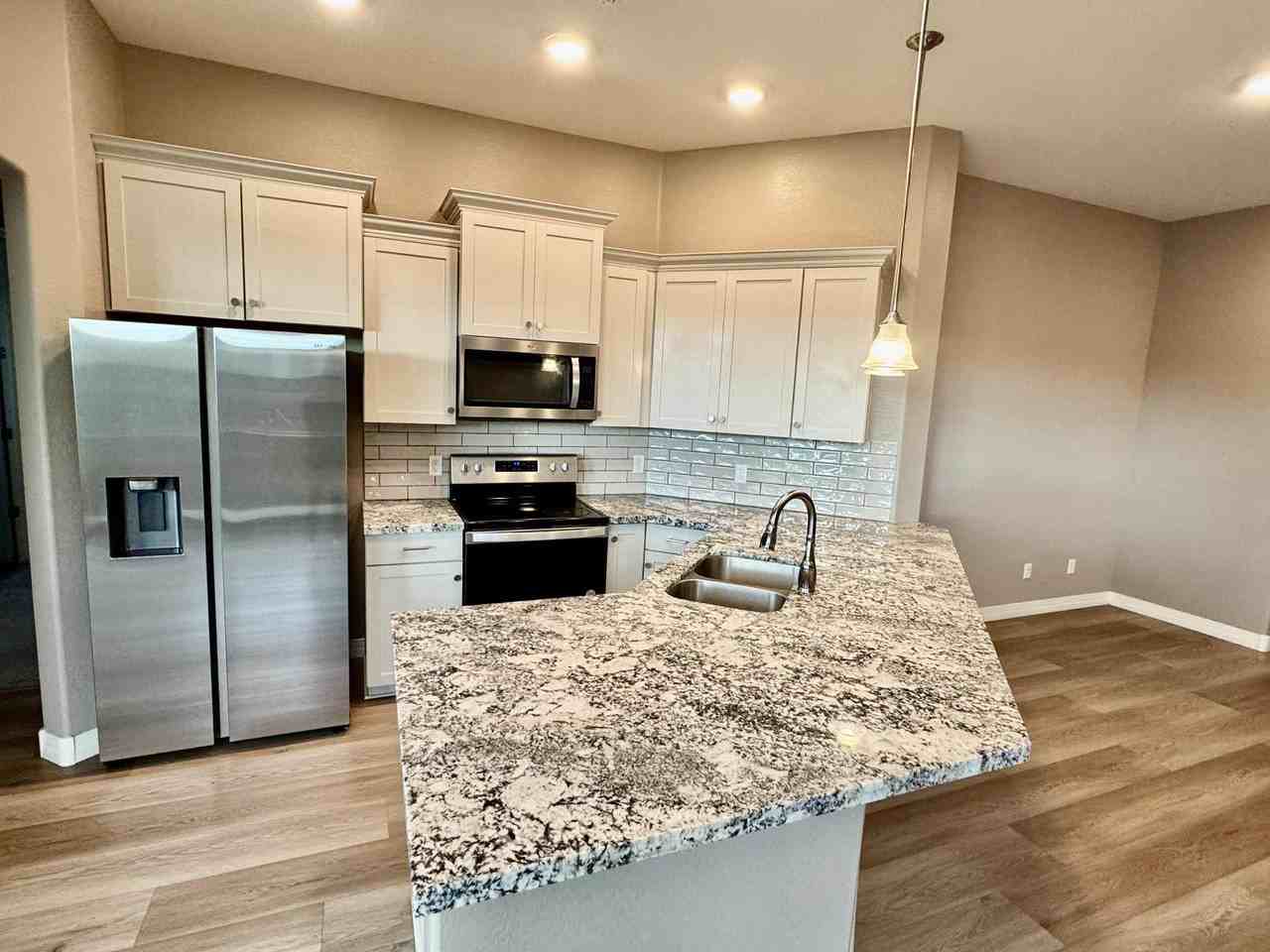 4960 N Pemberley St #1 - Photo 3 of 8