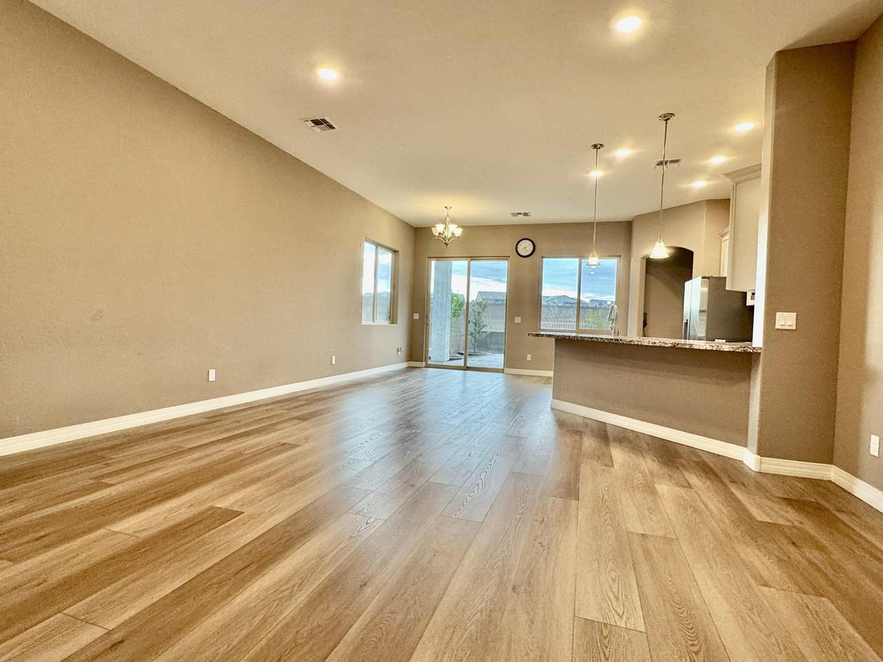 4960 N Pemberley St #1 - Photo 4 of 8