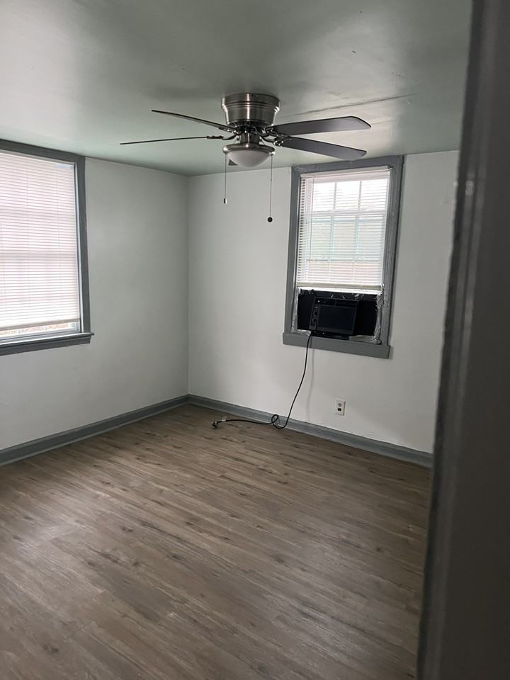 489 Mellon St #1 - Photo 2 of 6