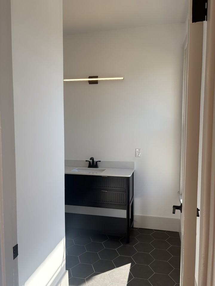 1316 William Howard Taft Rd #16B - Photo 6 of 9