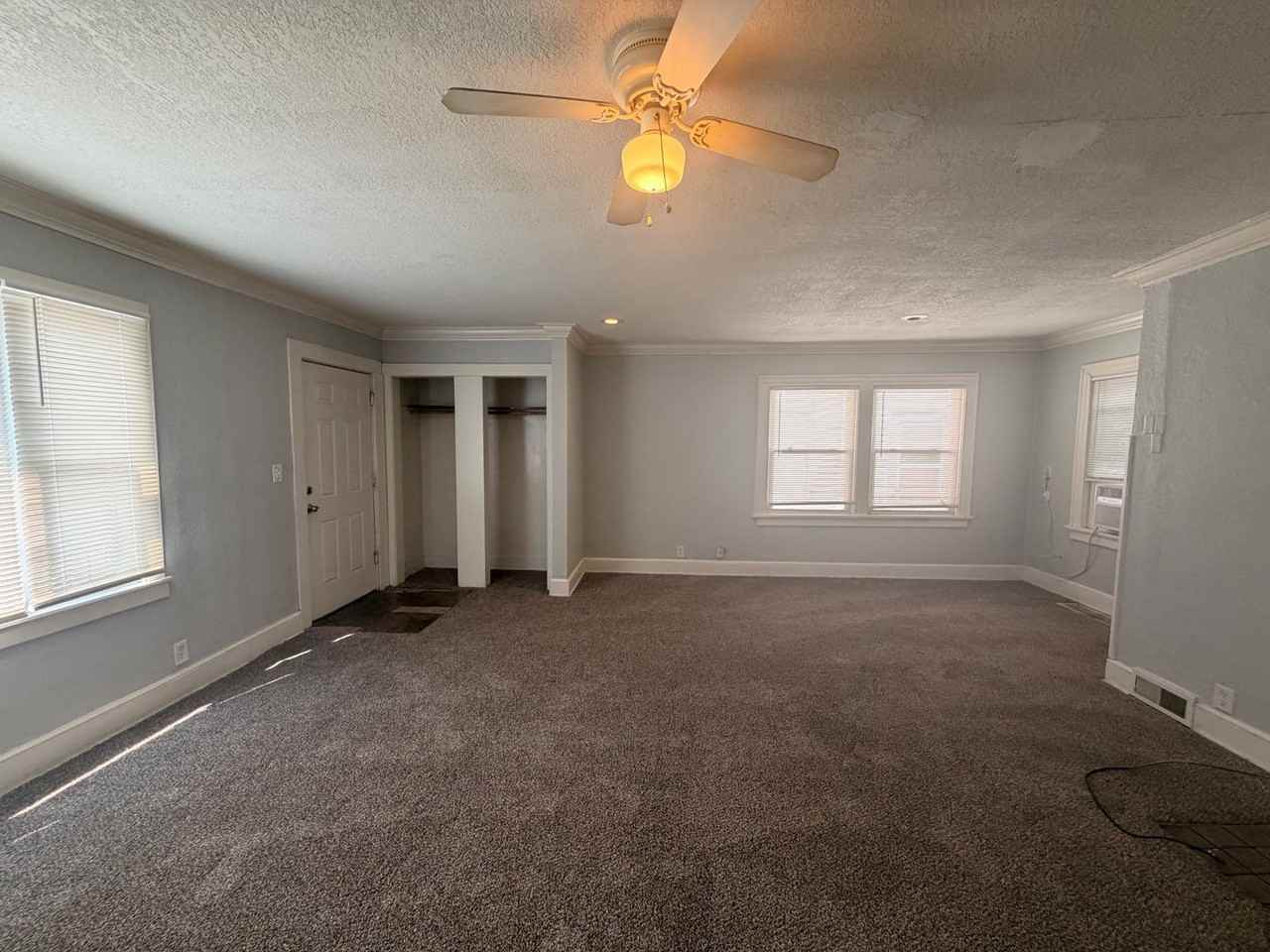 1532 E 51st St - Photo 3 of 11