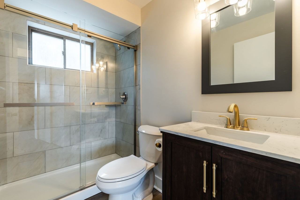 3421-3425 Pape | Hyde Park - Photo 2 of 17