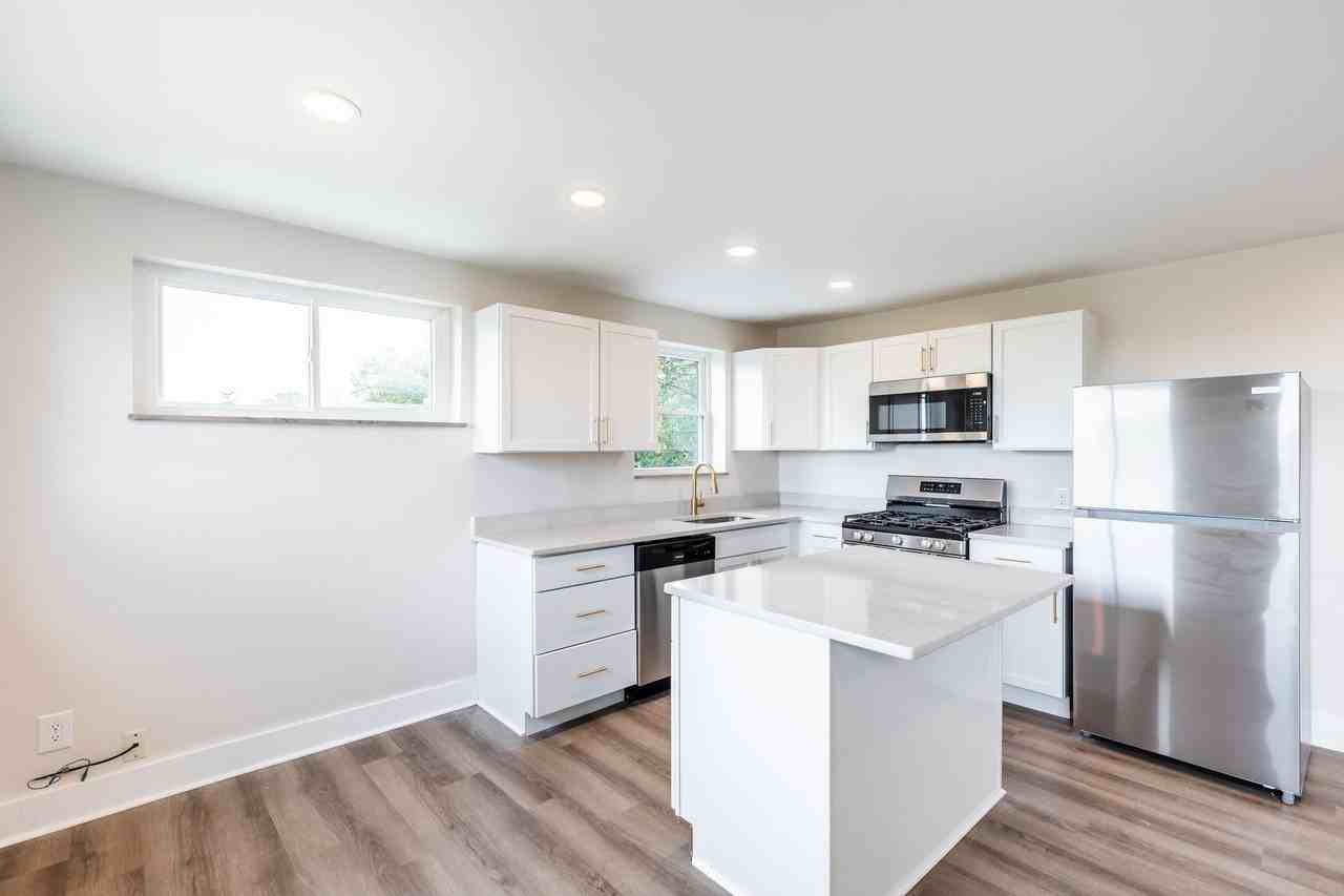 3421-3425 Pape | Hyde Park - Photo 3 of 17