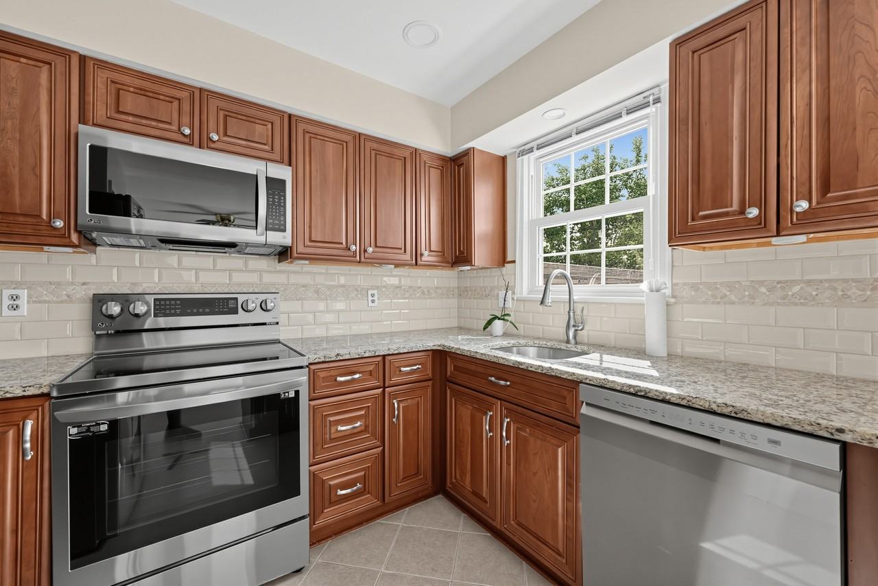 7427 Salford Ct #1 - Photo 5 of 25