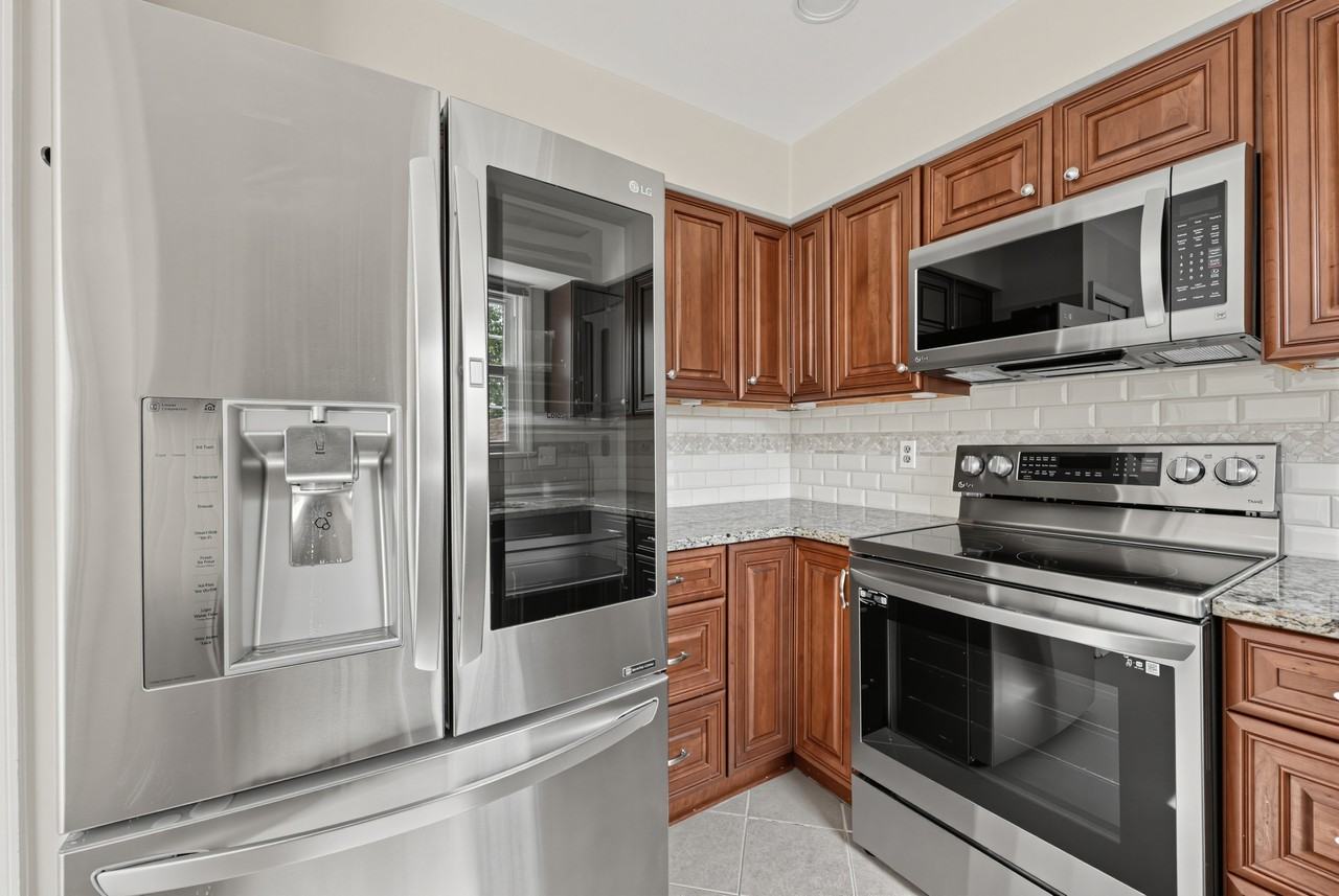 7427 Salford Ct #1 - Photo 6 of 25