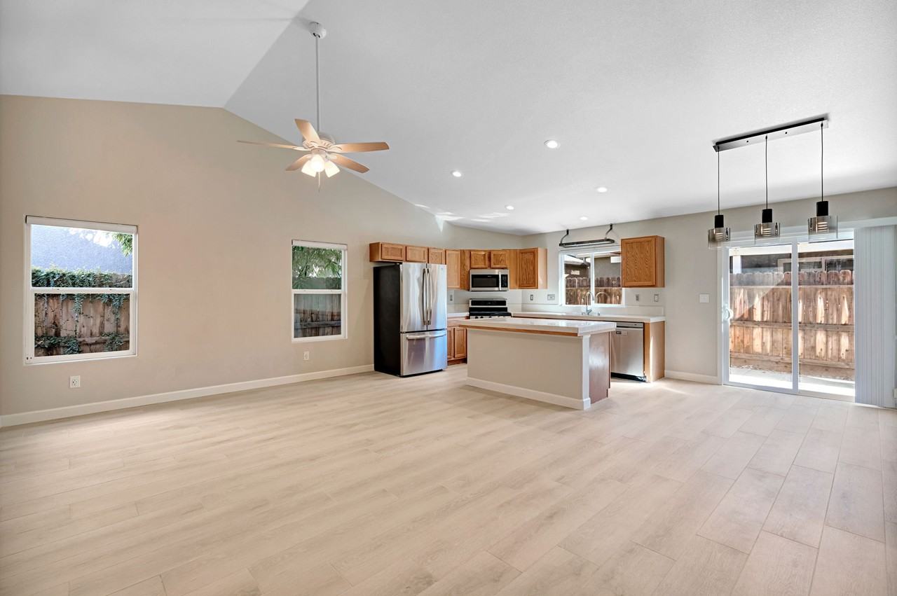 511 S Bundy Dr #NA - Photo 5 of 24