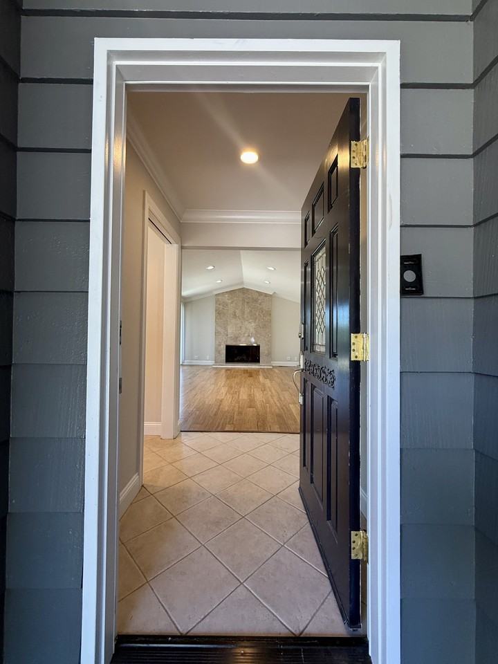 2917 Arguello Dr #MAIN - Photo 2 of 37