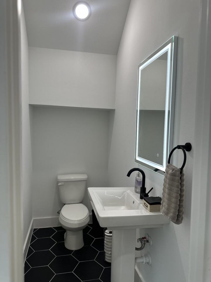 1711 Ruth St #A - Photo 2 of 10
