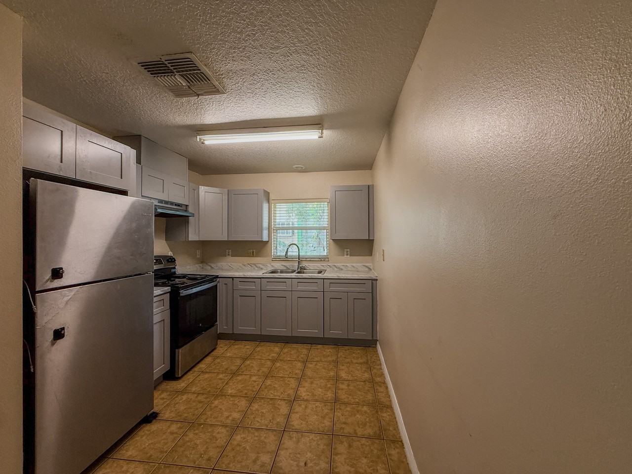 725 Grove Ave #1 - Photo 2 of 7