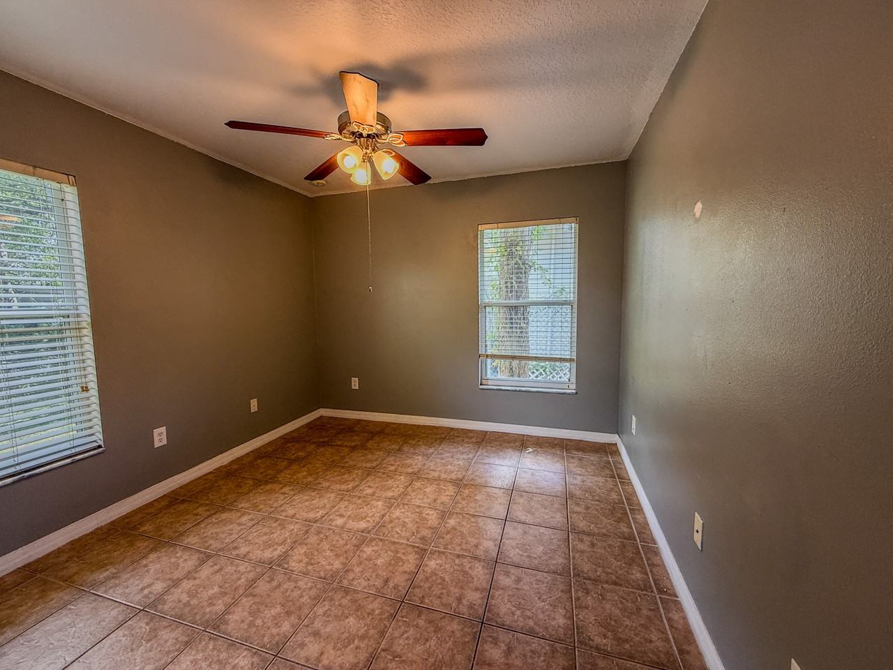 725 Grove Ave #1 - Photo 4 of 7