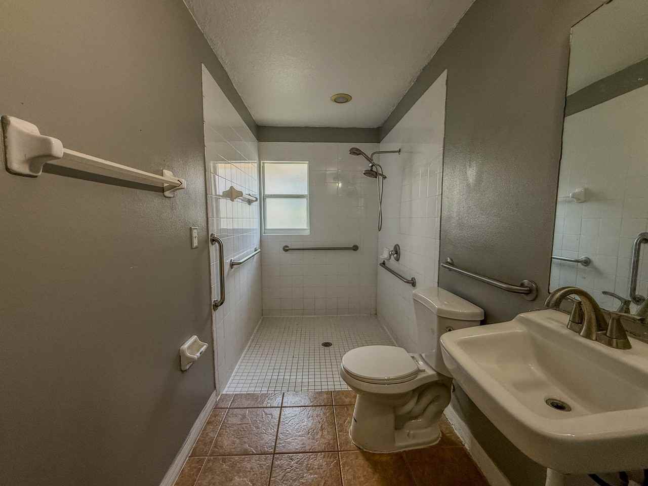 725 Grove Ave #1 - Photo 5 of 7