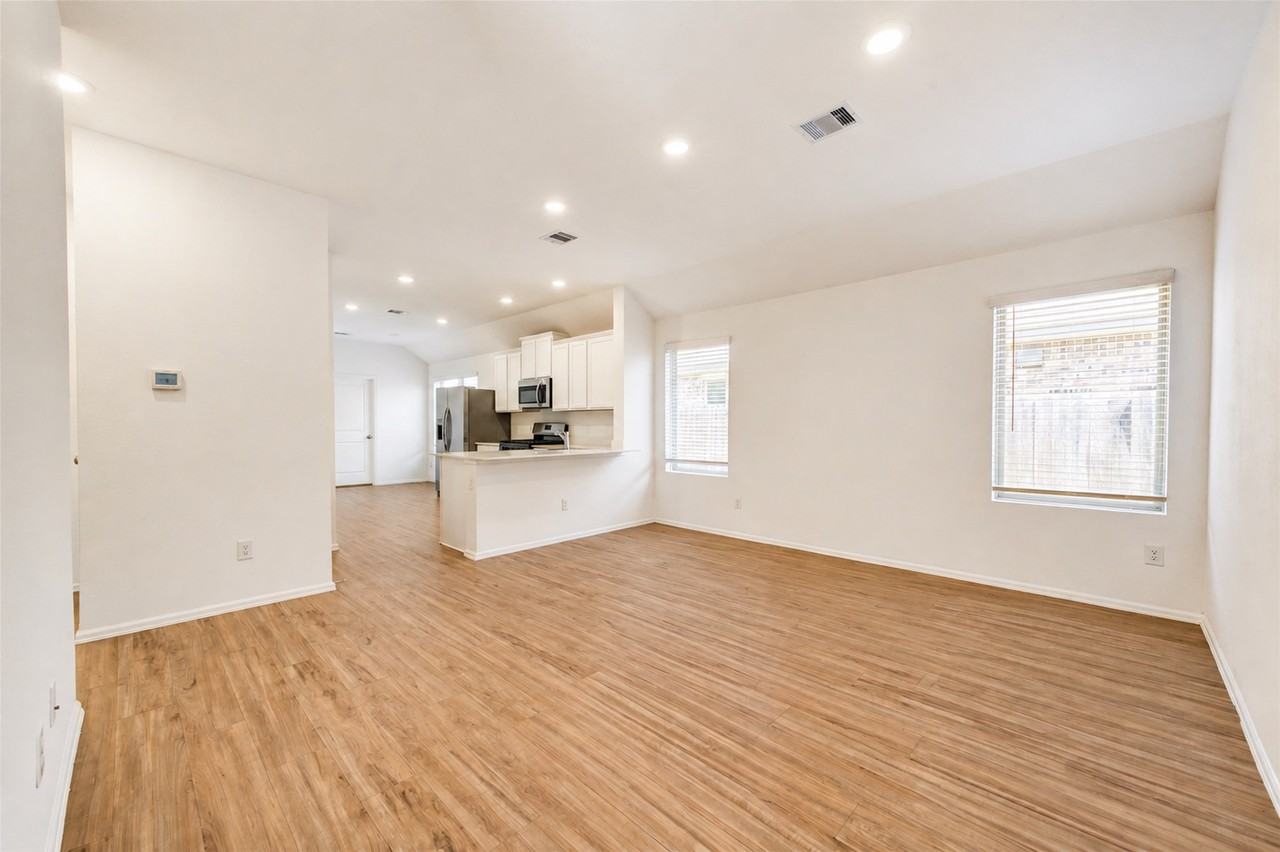 19450 Rosali Meadow Dr #1 - Photo 4 of 34