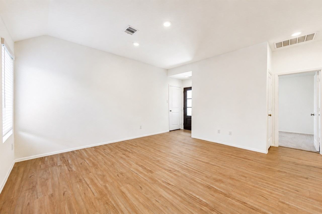 19450 Rosali Meadow Dr #1 - Photo 5 of 34