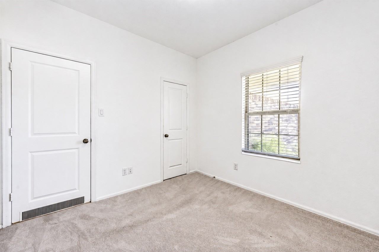 19450 Rosali Meadow Dr #1 - Photo 6 of 34