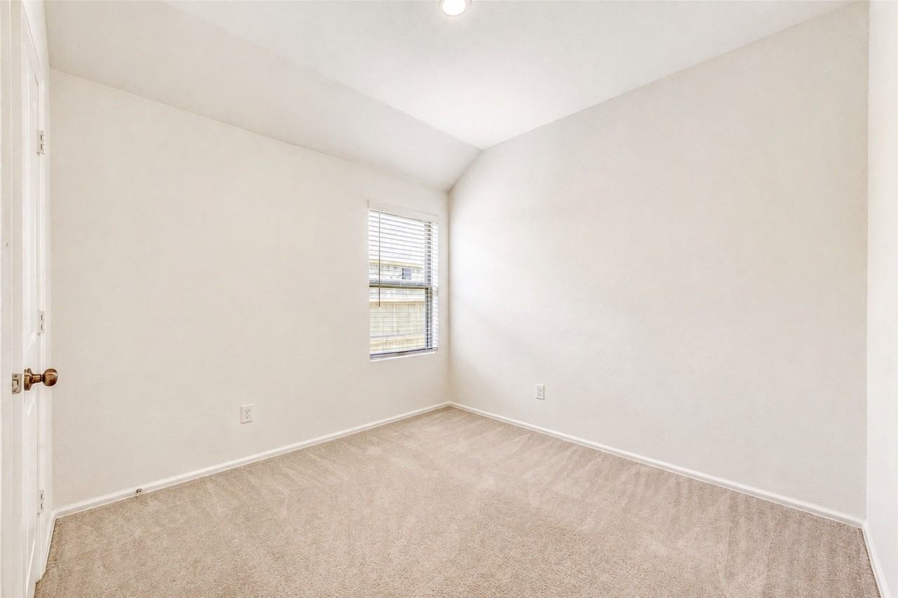 19450 Rosali Meadow Dr #1 - Photo 7 of 34