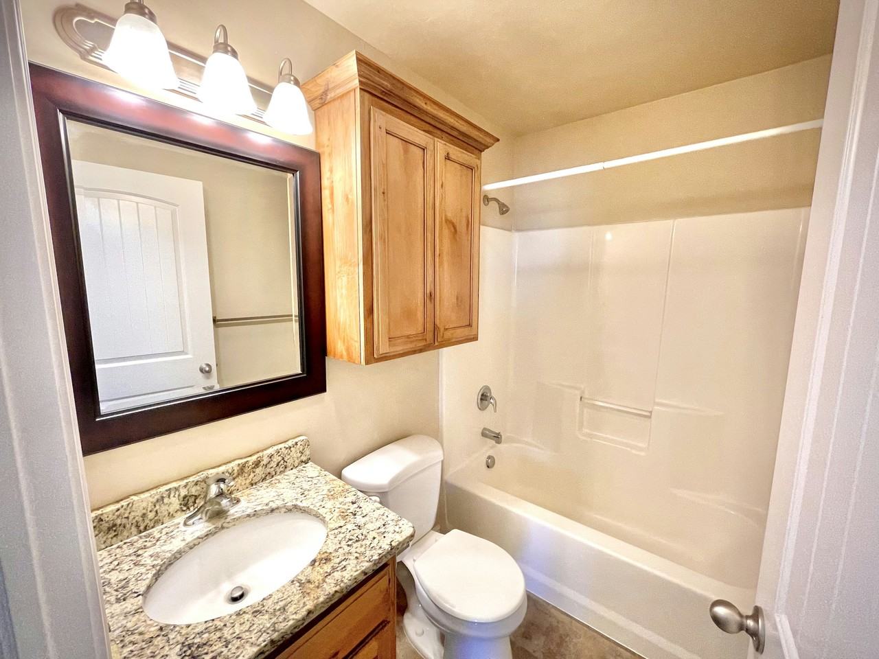 1620 20th St #4 - Photo 3 of 11