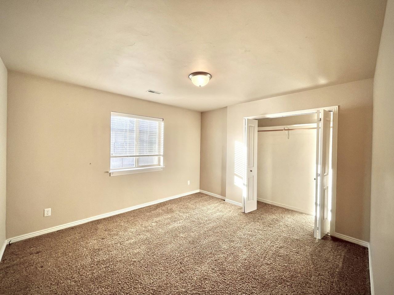 1620 20th St #4 - Photo 4 of 11