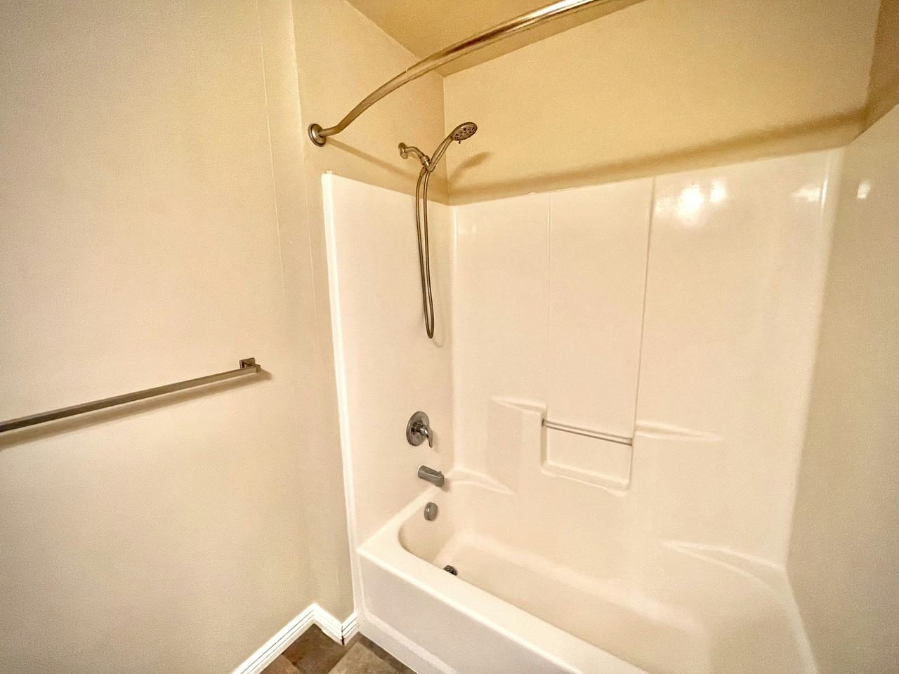 1620 20th St #4 - Photo 5 of 11