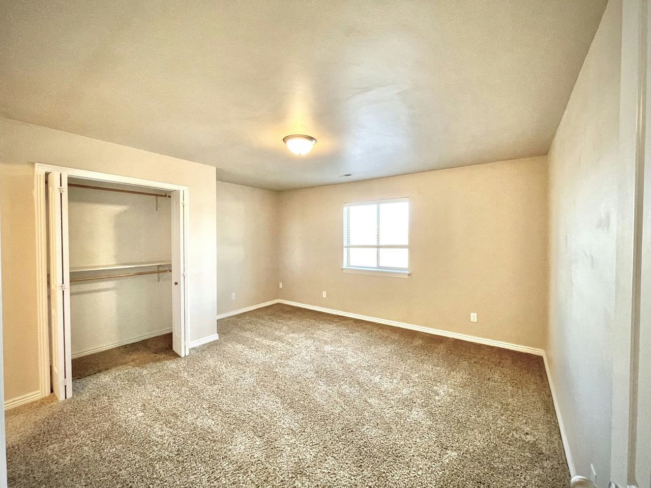 1620 20th St #4 - Photo 6 of 11